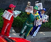 https://commons.wikimedia.org/wiki/File:Newspaper_Vendors_in_Mexico_City_March_2010.jpg